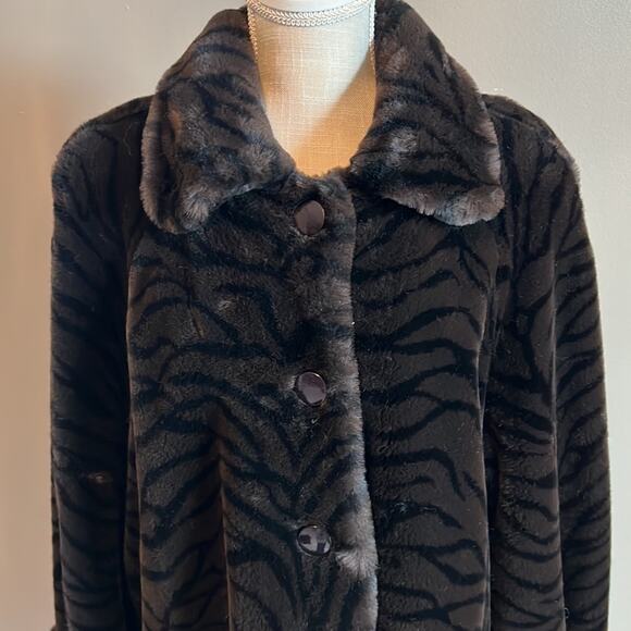 Gallery Woman’s Zebra Print Faux Fur Coat - Size L - Picture 2 of 11